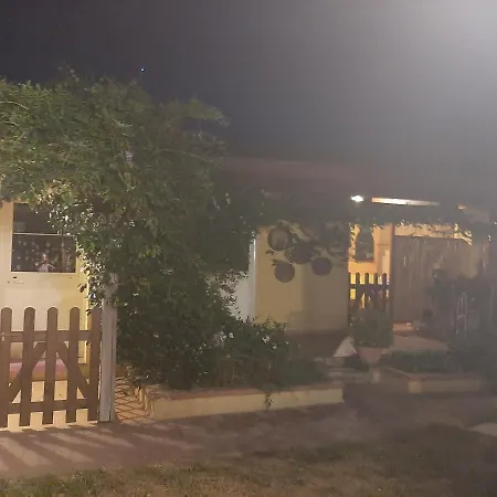 Dal Pozzo לינה וארוחת בוקר 3*